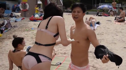 沙滩偶遇乌克兰美女,看高手是如何撩妹的!